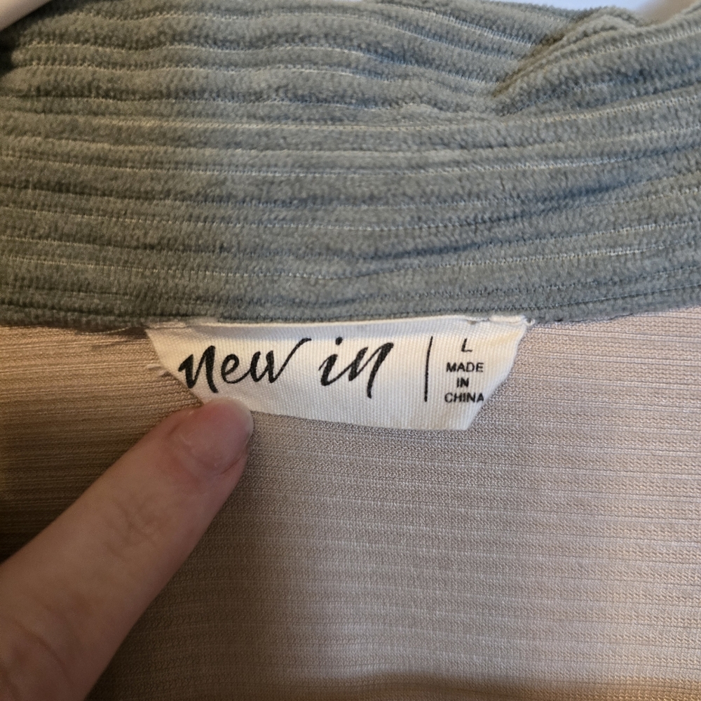 Lightweight Two Tone Shacket - Picture 3 of 4
